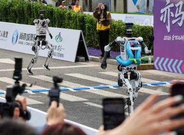 Humanoid Robot Breaks Half-Marathon Record in Beijing, Surpassing Humans